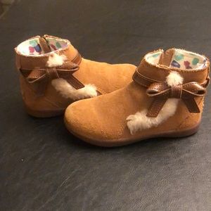Ugg Libbie in chestnut color. little Girls Size 12 Excellent condition
